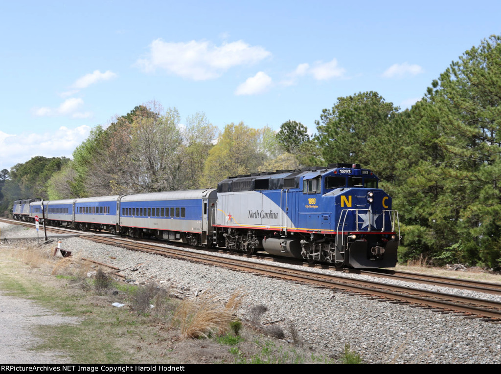 RNCX 1893 leads train P074-08 northbound